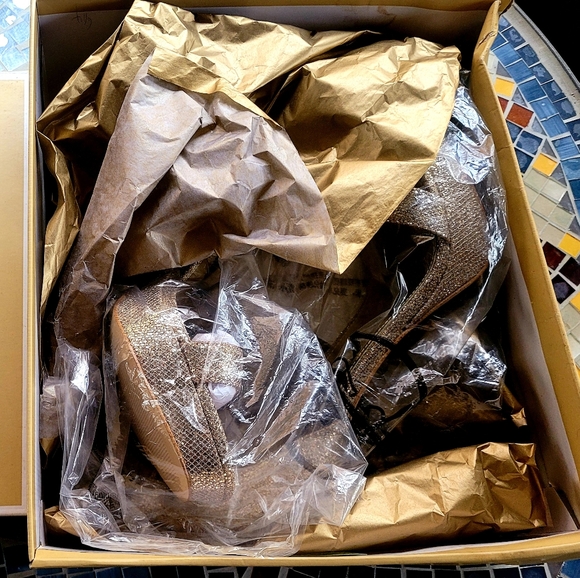 Michael Kors Margot Platform - Picture 2 of 7